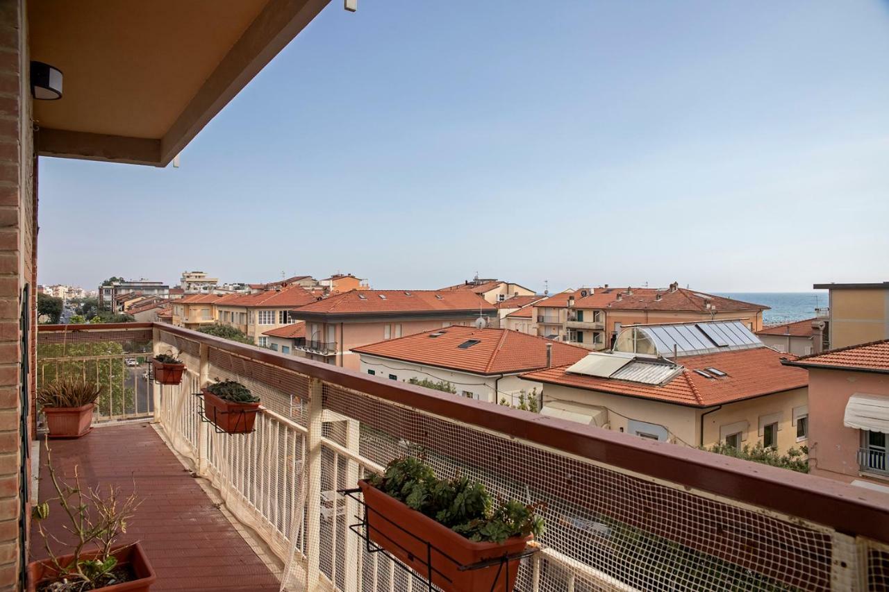 Appartamento Alex Vista Mare Lido di Camaiore Buitenkant foto