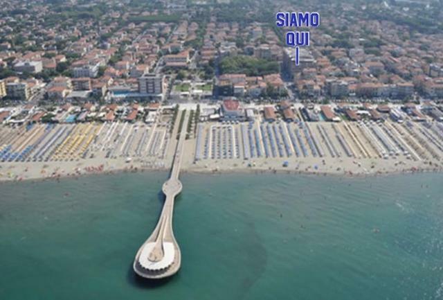 Appartamento Alex Vista Mare Lido di Camaiore Buitenkant foto